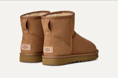 Women's UGG Classic Mini II size - 9