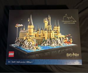 Lego Harry Potter Hogwarts castle and grounds set