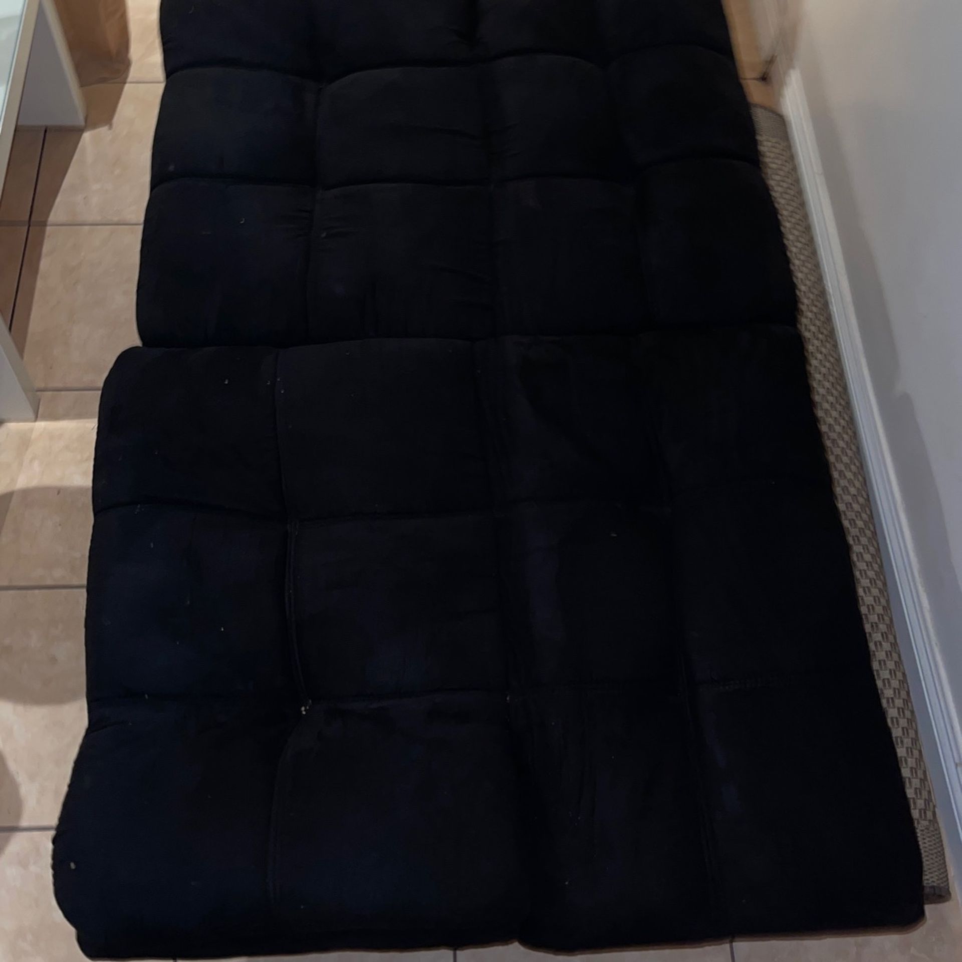 Black Futon