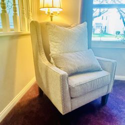 Classic Linen Wingback Accent Chair – Excellent Condition 