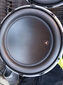 Jl audio 13w6 subwoofer in excellent condition