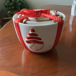 New Small Ceramic Bowls With Santa On Front, Set Of 3. Great Christmas Gift!