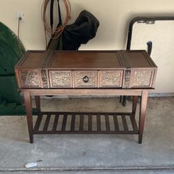 CONSOLE TABLE 