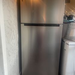 Refrigerator Like New 