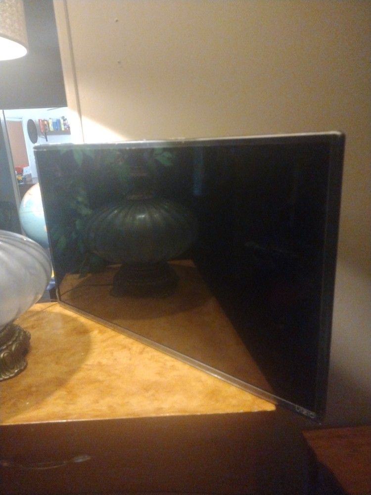 Vizio D-series 32"Real Nice Smart TV