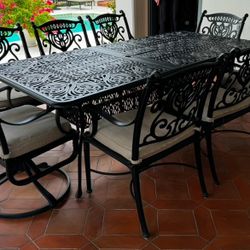 Hannamint Grand Tuscany Dining table w 8 Chairs