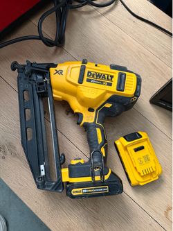 DEWALT 20v MAX XR 16-Gauge