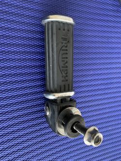 2015 footrest triumph truxton