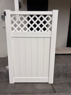 White Vinyl Privacy Gate with Lattice Top
