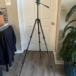 Targus 60 Inch Professional Camera Tripod 