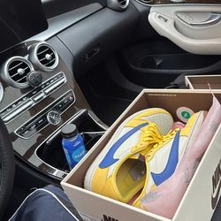 Travis Scott yellow canary size 11.5w / 10m