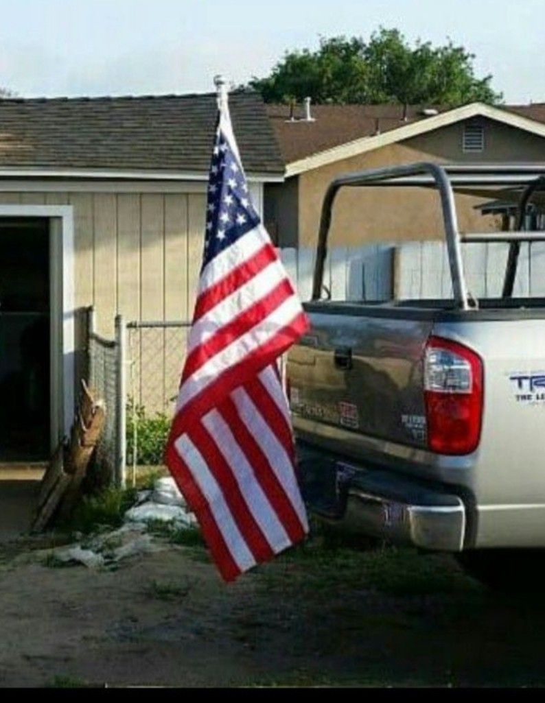 Hitch Flag Pole Mount