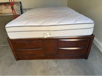 Queen size bed with drawers must assemble Queen size bed with drawers