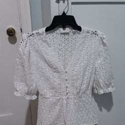 Pretty white summer blouse size XS new does not have the tag but never used