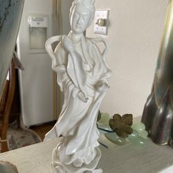 Nice Japanese Statue In Excellent Condition 