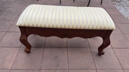 Vintage Carved Wood Vanity Bench with Hidden Storage – Sturdy & Clean