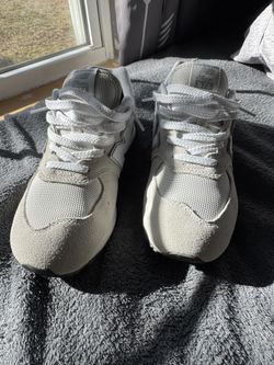 New Balance - Size 6.5Y (read description)