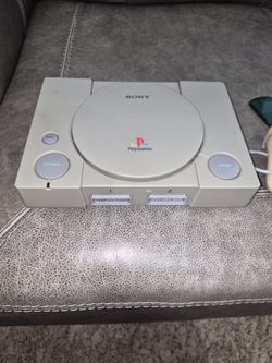 Original PS1 + Memory Card + 4 Games (Final Fantasy Tactics, Tekken 1 & 2)