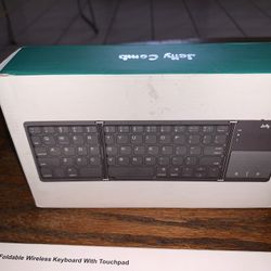 Foldable wireless keyboard with touchpad