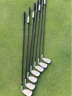 Lefty golf club iorns 4-p (7 clubs total)