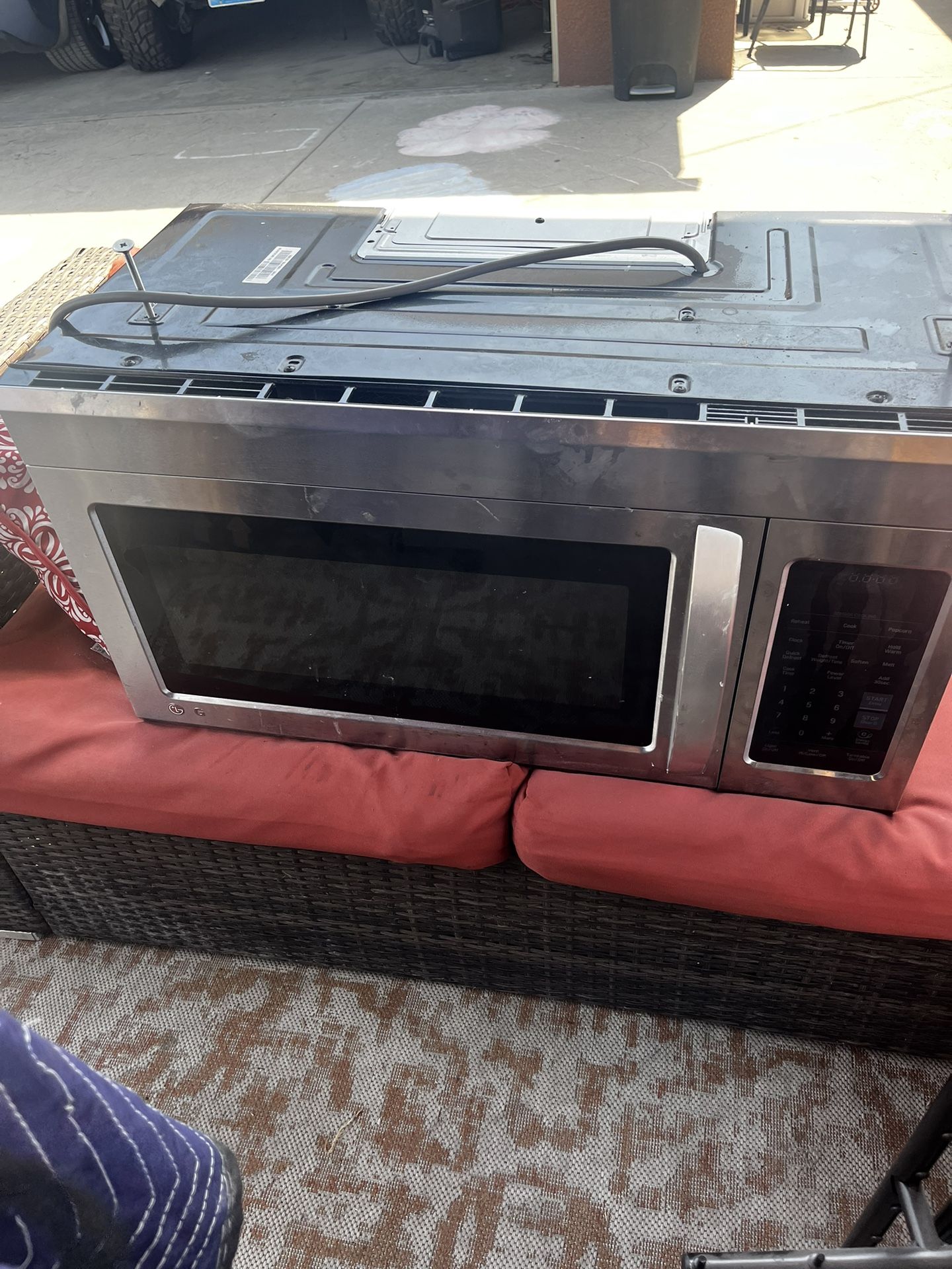 LG Under Cabinet Microwave 30inch