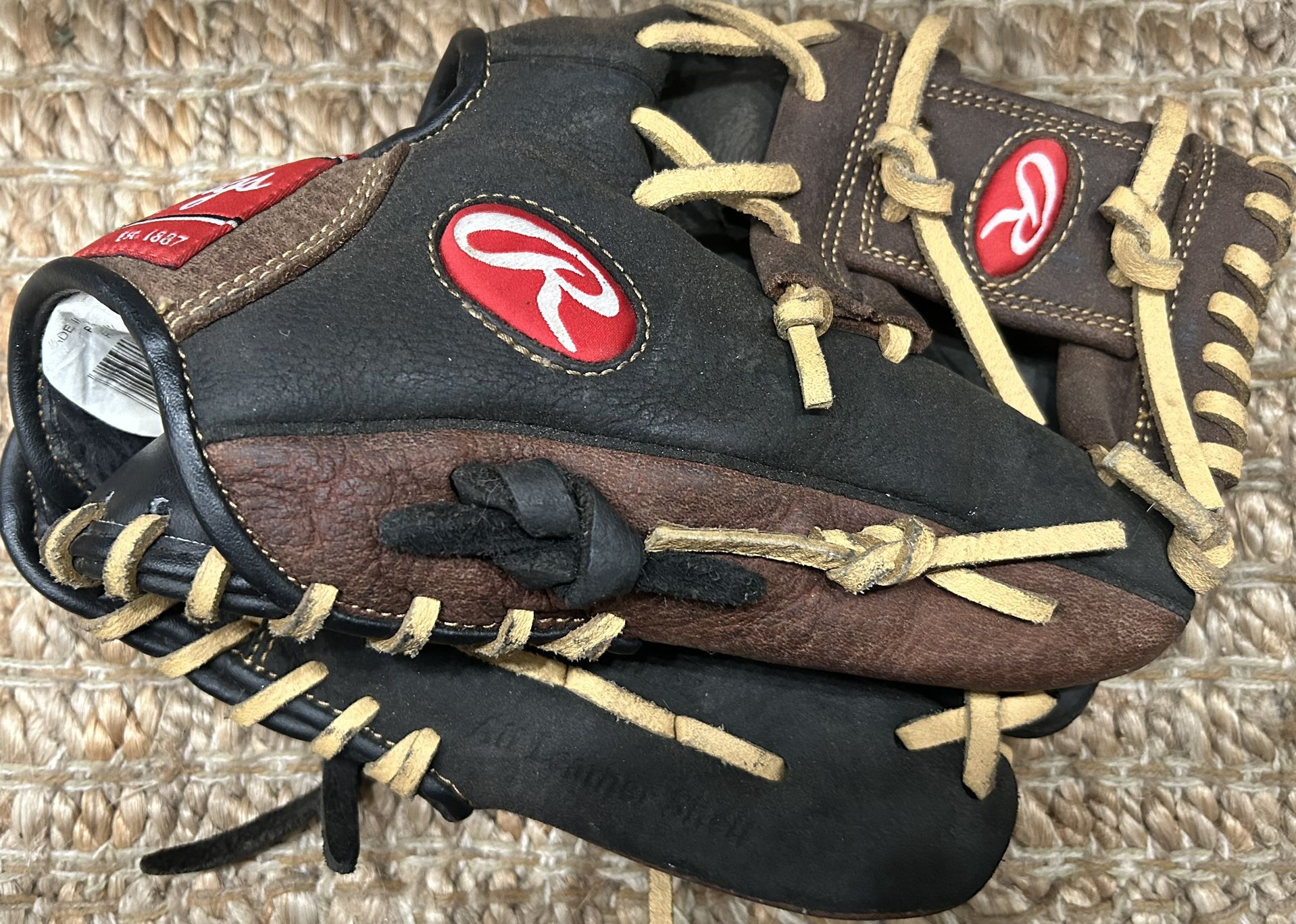 Hello, I’m Selling My Kids Baseball Glove, He Grew Up and don’t Need It Anymore, 