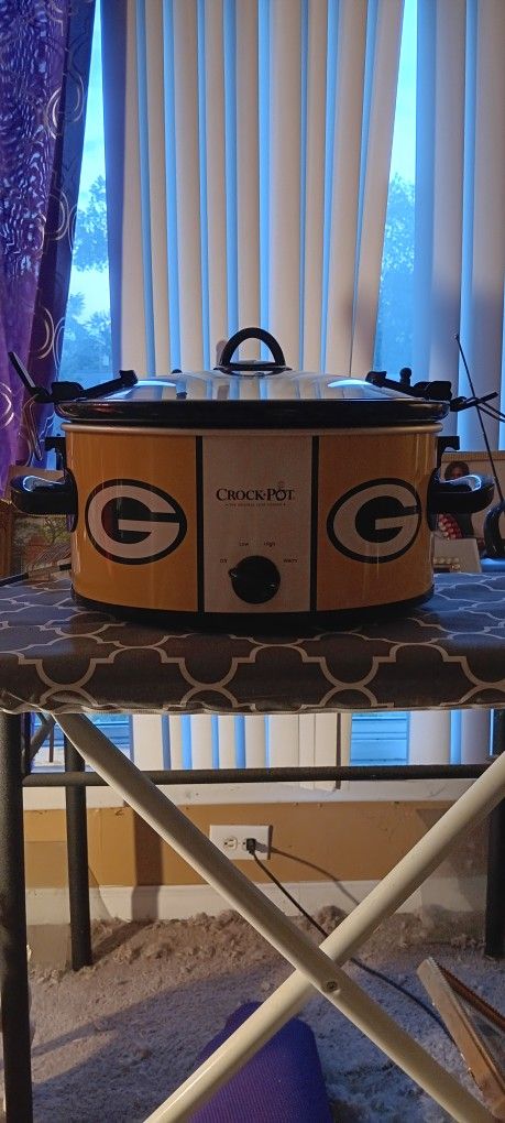 CROCKPOT SLOWCOOKER (GREEN BAY PACKERS)