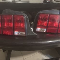 05-09 Mustang headlights 