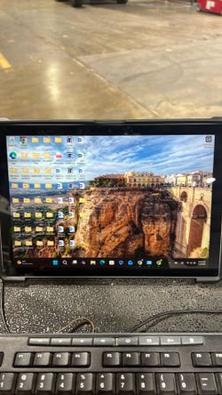 Microsoft surface pro 7. Computer, laptop, tablet, touch screen.