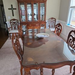 Classic Dining Room Set .4 Chairs 2 Armchair, China Cabinet,very Good Condition 