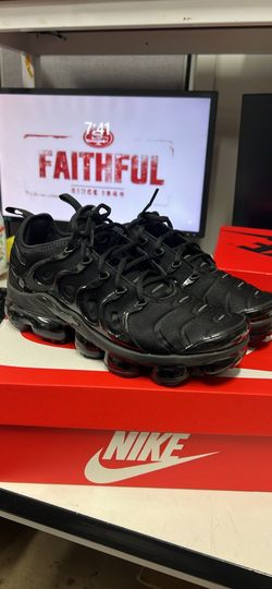 NIKE VAPORMAX SZ 8 (No Insoles)
