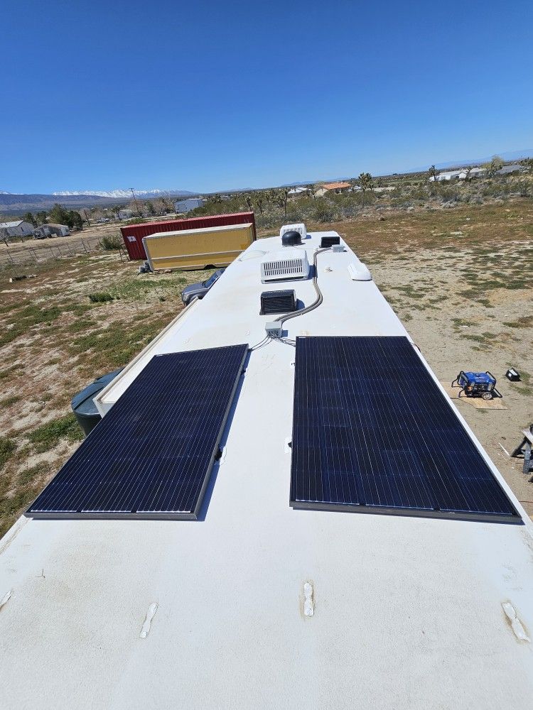 SOLAR PANEL RV MOTORHOME SYSTEM (INSTALLED)