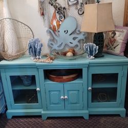 CUTE TV STAND AT PICKY PINCHERS 3643 5TH AVE N ST PETE OPEN NOON TO 6 FREE DELIVERY 
