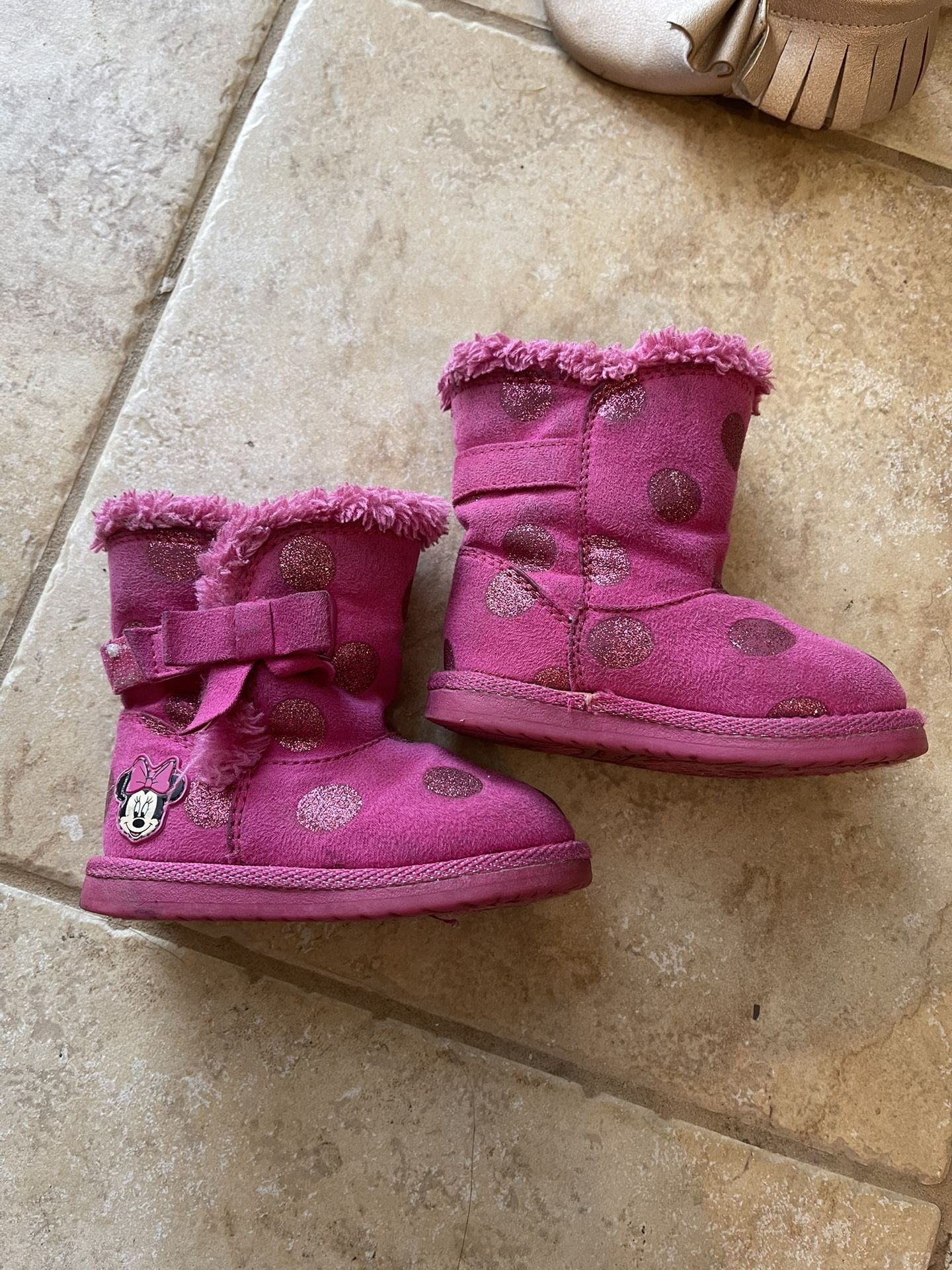 Baby / Toddler girl boots, casual and dress shoes White dress shoes - Teeny Toes brand - size 4 Minnie Mouse brand warm fuzzy boots - size 5 Gold shoe