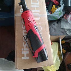 New Milwaukee M12 Ratchet With A Small Battery