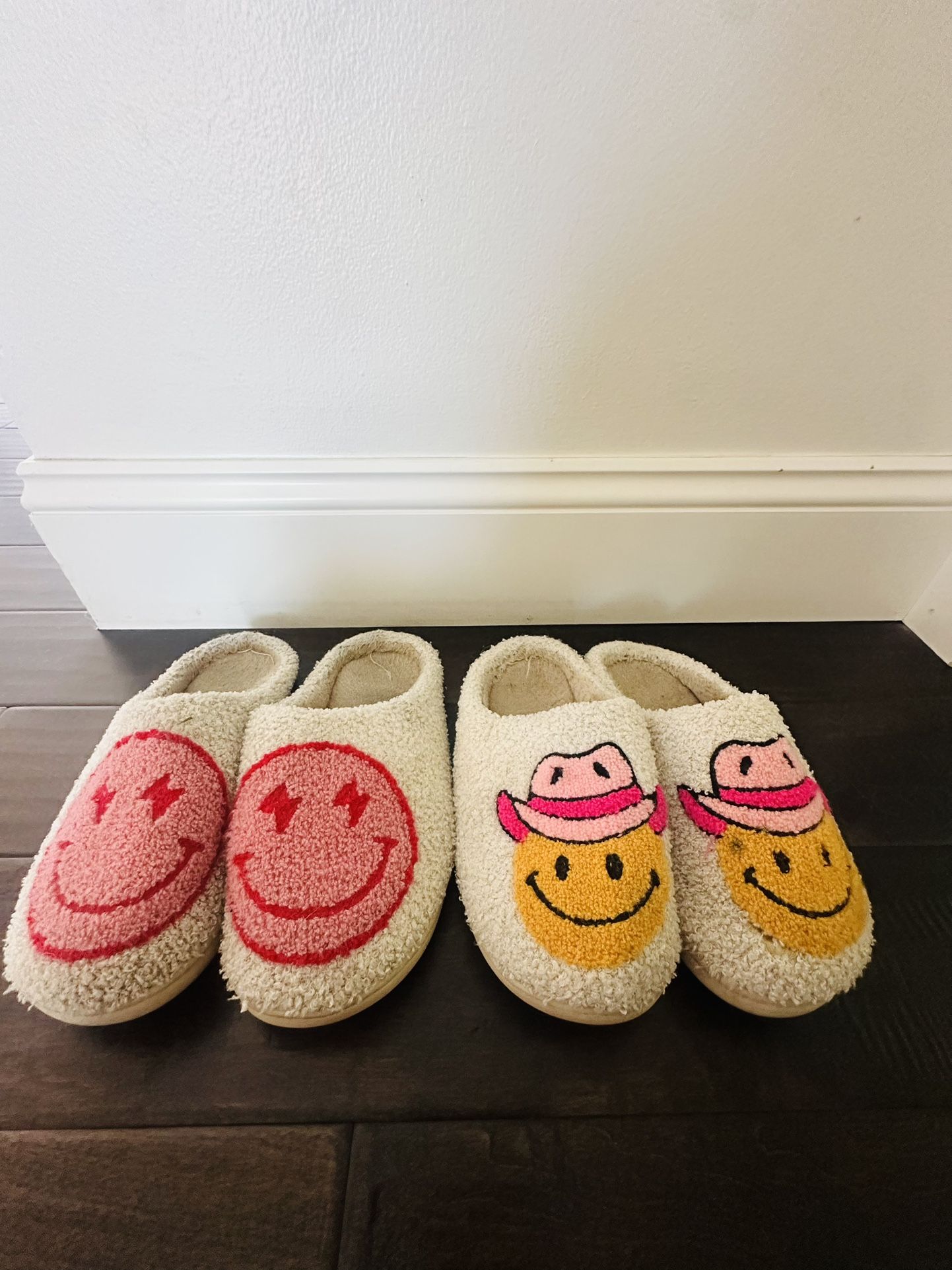 happy face slippers