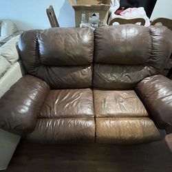 2 CUSHION LEATHER COUCH