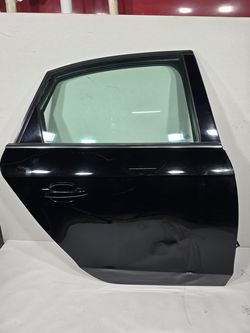 2015 AUDI A4 REAR PASSENGER DOOR HAS DAMAGE