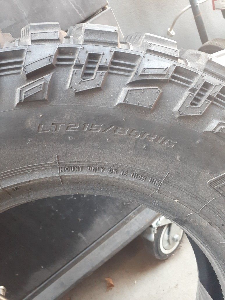 Lt 215/85/R16 Cooper Tires Dicover STT Pro