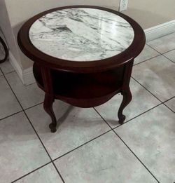 Vintage Circular Lane Marble Top Table 27.5” in diameter 22”H