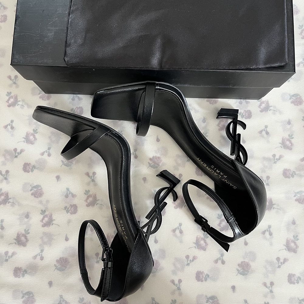  Black High Heels 