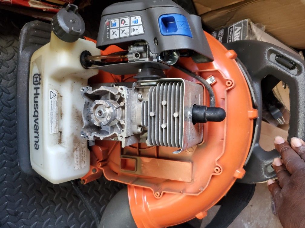 2 backpack leaf blowers for sale both need work