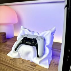 PS5 Controller Pillow Holder – Aesthetic Gaming Desk Decor
