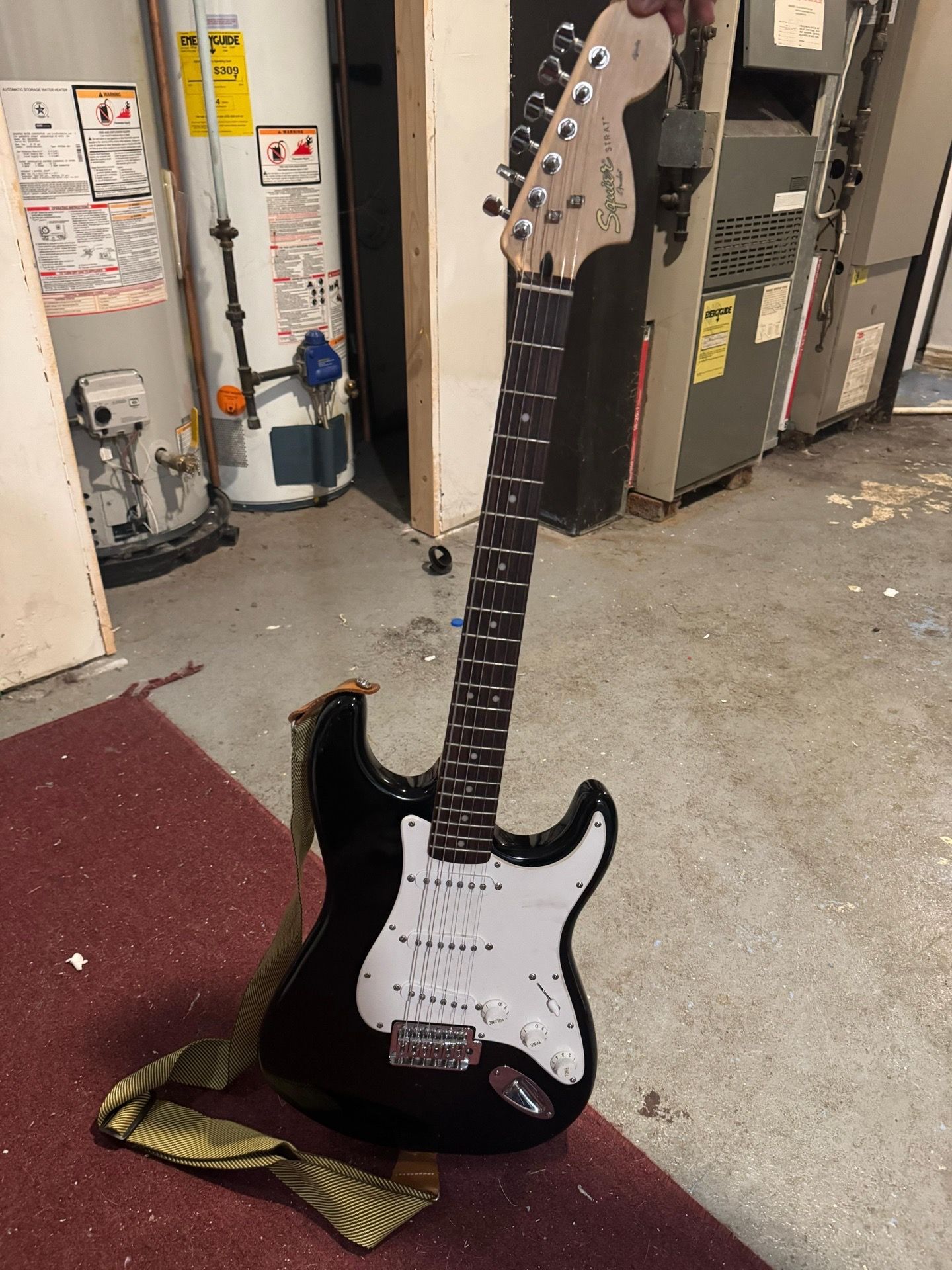 Squier electric guitar with cable and bag