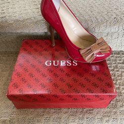 Really cute GUESS 4 1/2” Platform Shoes, Size 8