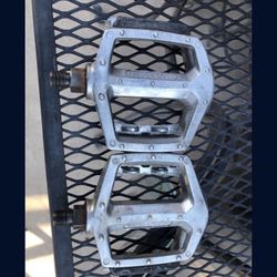 MONGOOSE DX STYLE PEDALS 1/2