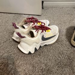 Nike Size 7 Giannis Basketball Shoes 