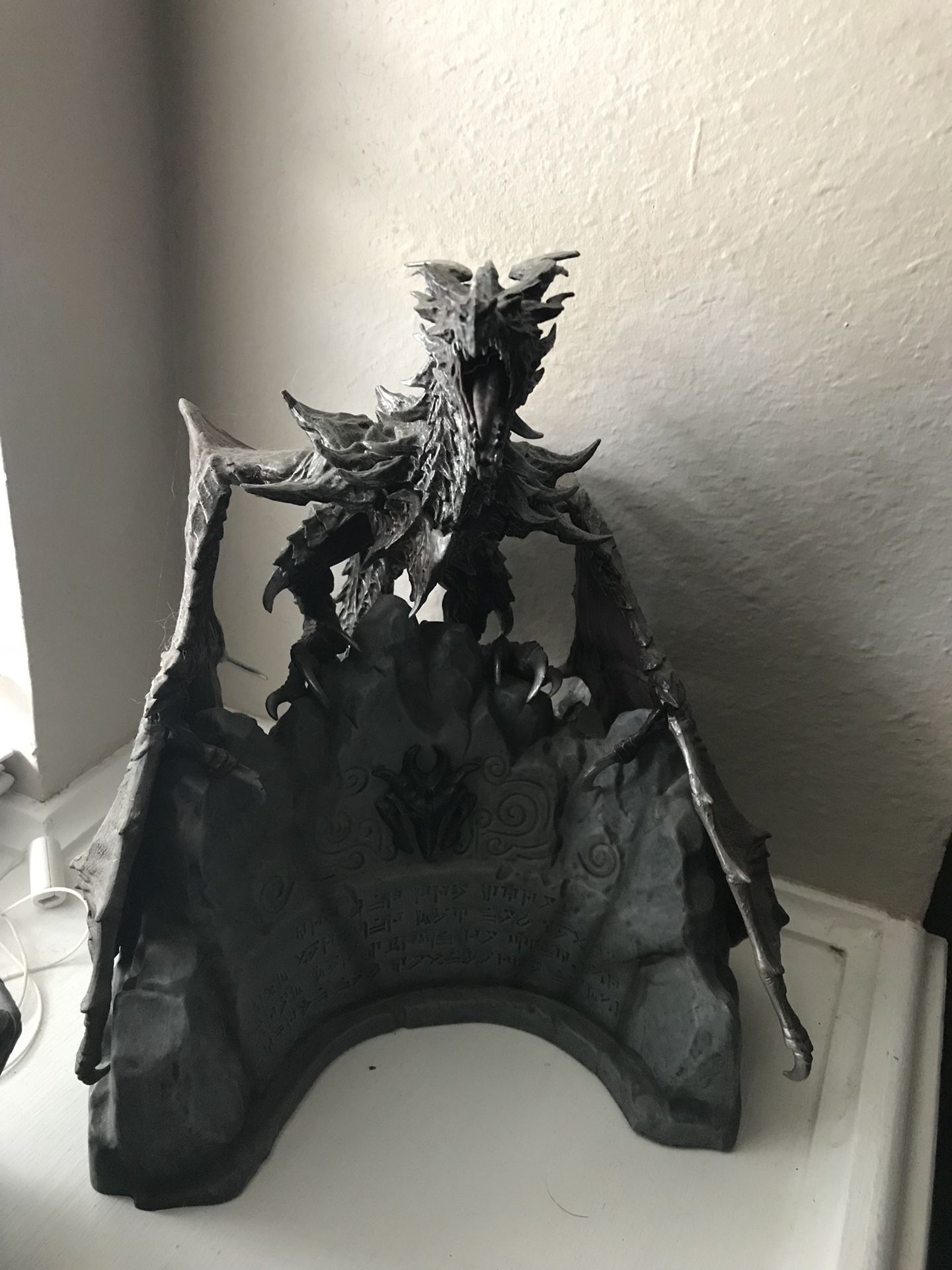 Skyrim Alduin Statue