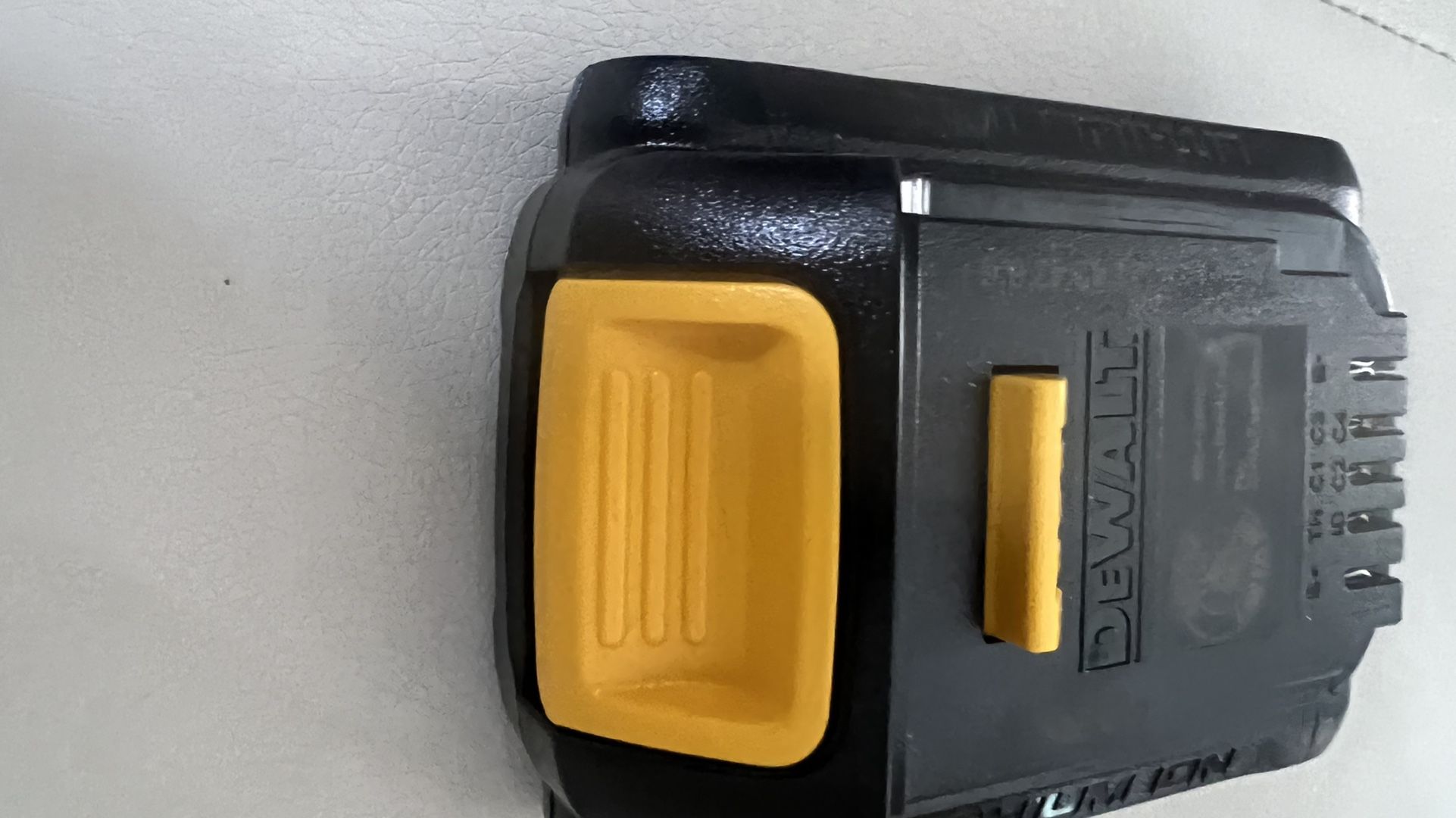 HOT SALE 🔥DEWALT 20-Volt MAX Compact Lithium-Ion 1.5Ah Battery Pack