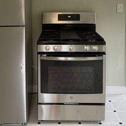 GE Adora 5.0cu Gas Range - Self Cleaning Convection Oven